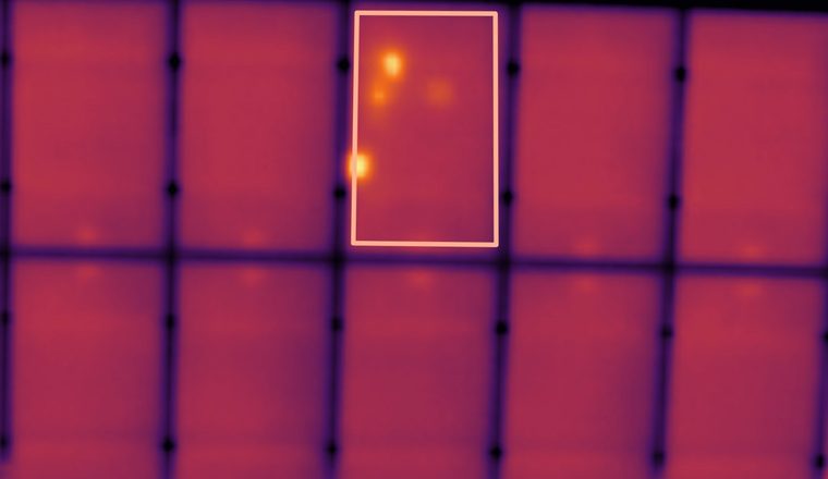 Thermografie Multi-Hotspot PV-Modul – mehrere Hotspots auf einem Modul im Infrarotbild